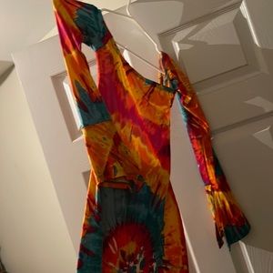 A long sleeve jumpsuit fits well and comfy ! Worn twice